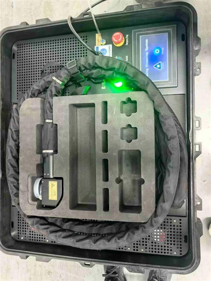 500W Portable Suitcase Laser Cleaning Machine factory
